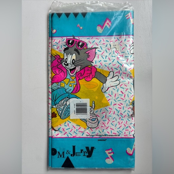 1990 TOM AND JERRY CARTOON 54" BY 102" TABLE COVER IN ORIGINAL PACKAGE - Picture 2 of 3